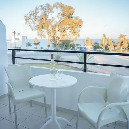 Konnos Bay Gardens 2*