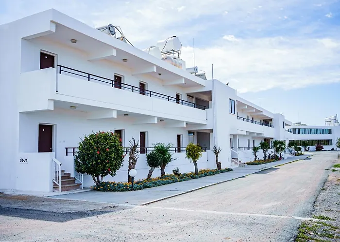 Konnos Bay Gardens מלון 2*