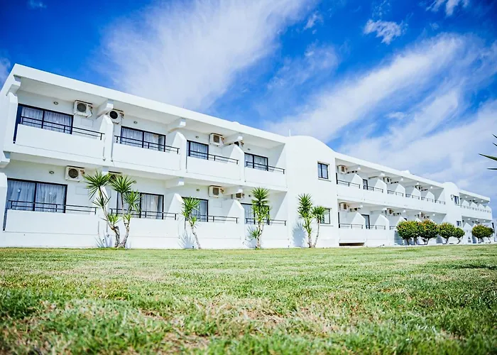 מלון Konnos Bay Gardens