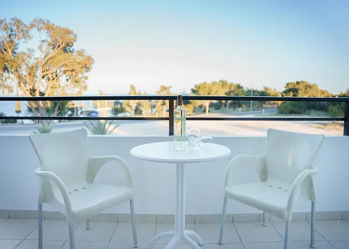 Konnos Bay Gardens מלון 2*