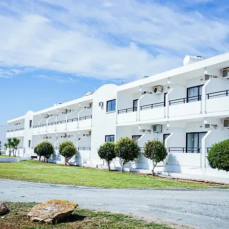 Konnos Bay Gardens 酒店 2*