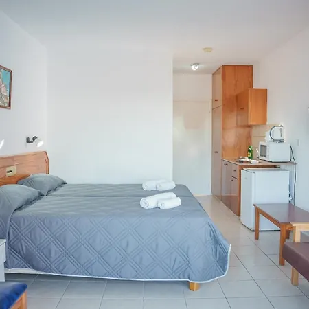 Konnos Bay Gardens 公寓式酒店 2*