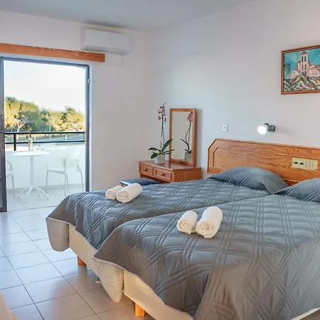 Konnos Bay Gardens 公寓式酒店 2*